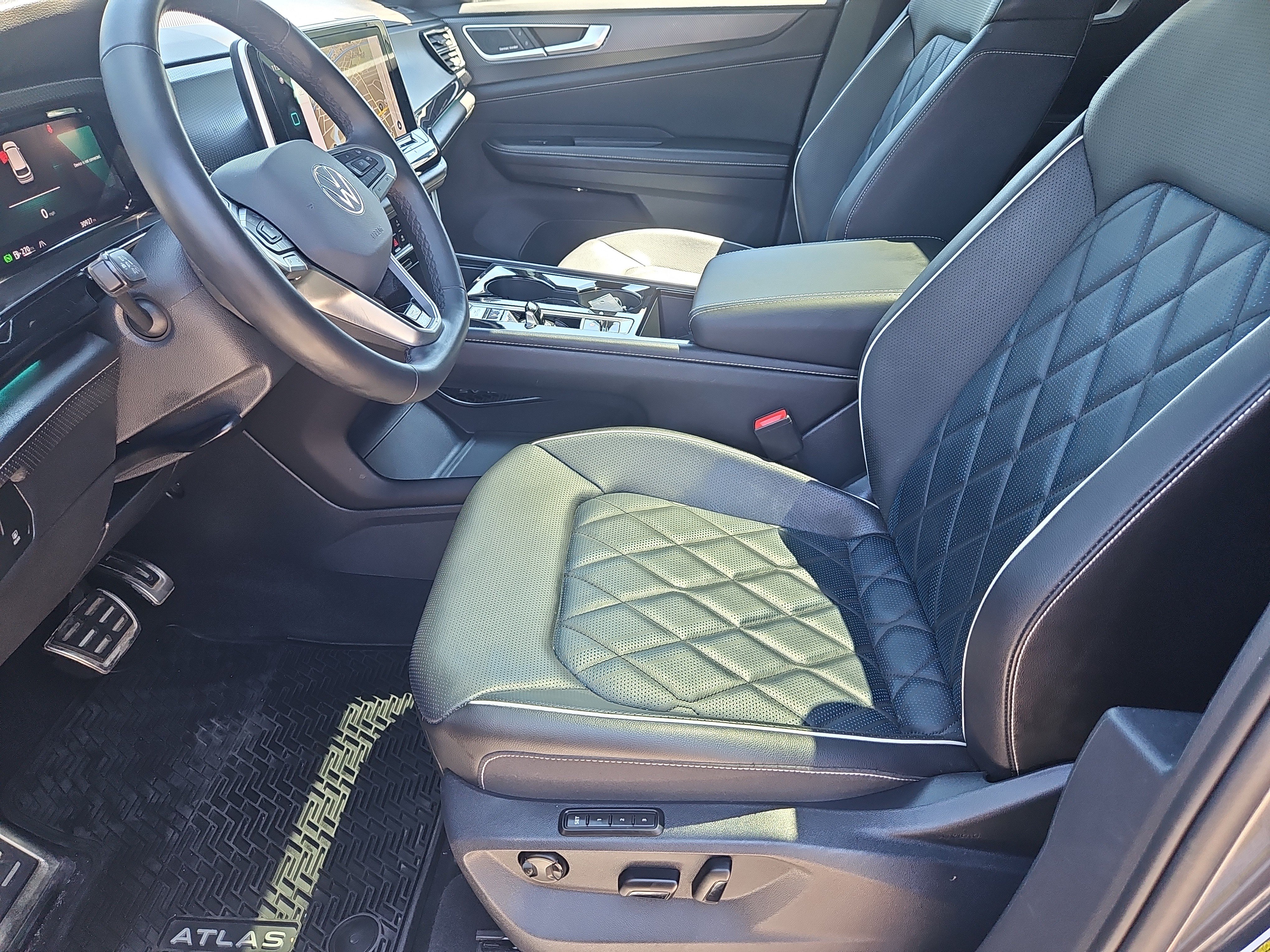 Certified 2024 Volkswagen Atlas Cross Sport SEL Premium R-Line AWD/4WD image 37