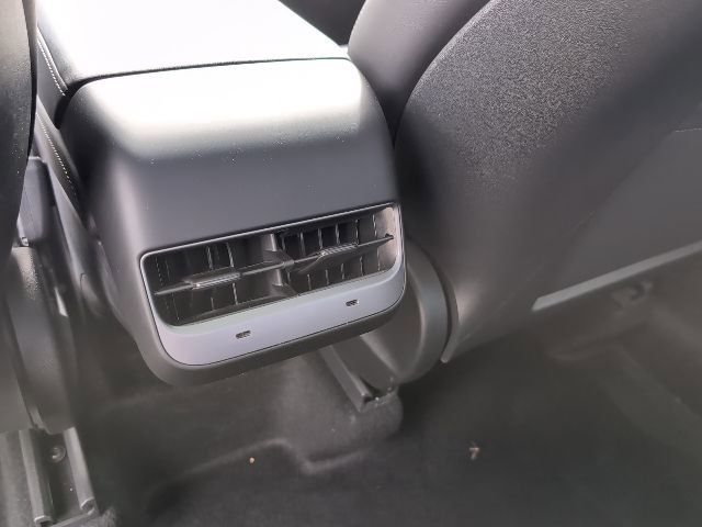 Used 2023 Tesla Model Y Long Range image 21