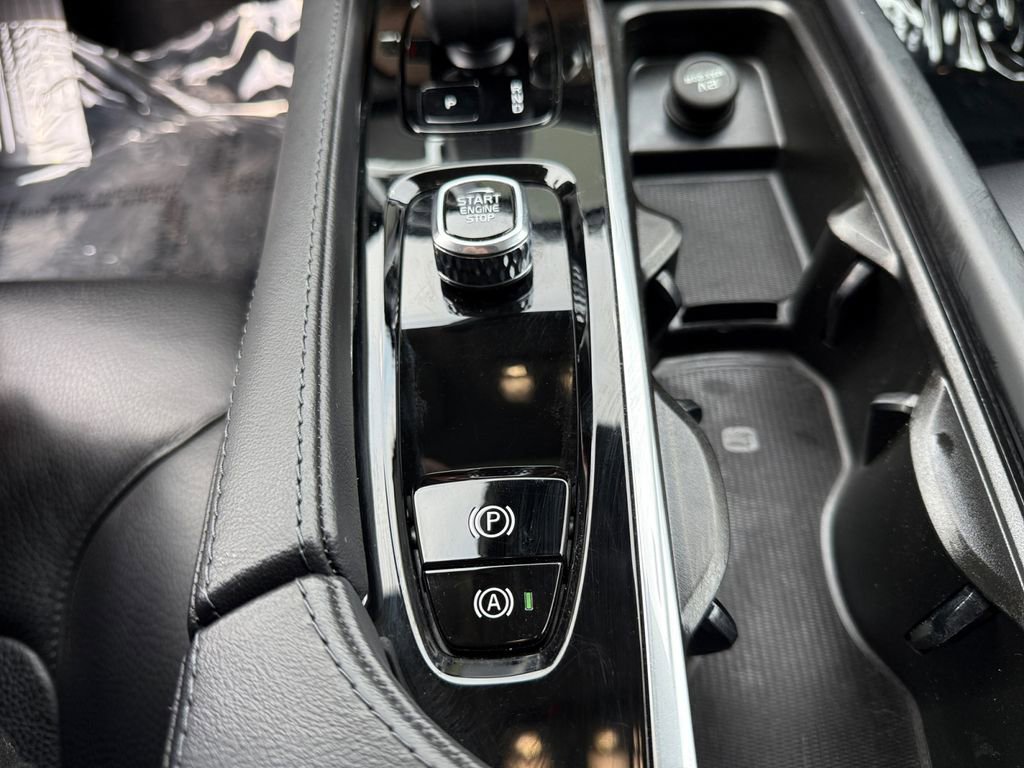 Used 2023 Volvo XC90 B6 Plus w/ Protection Package Premier image 18