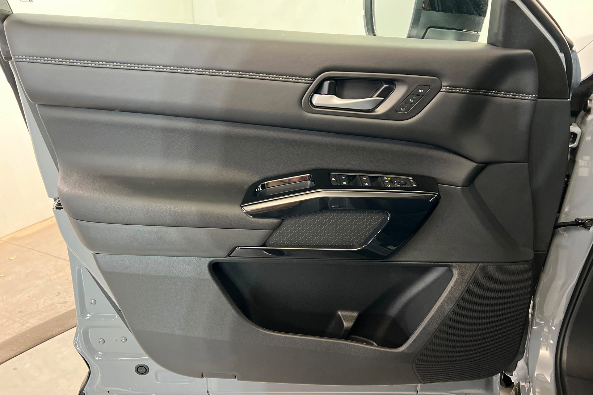 New 2026 Nissan Pathfinder Platinum image 14