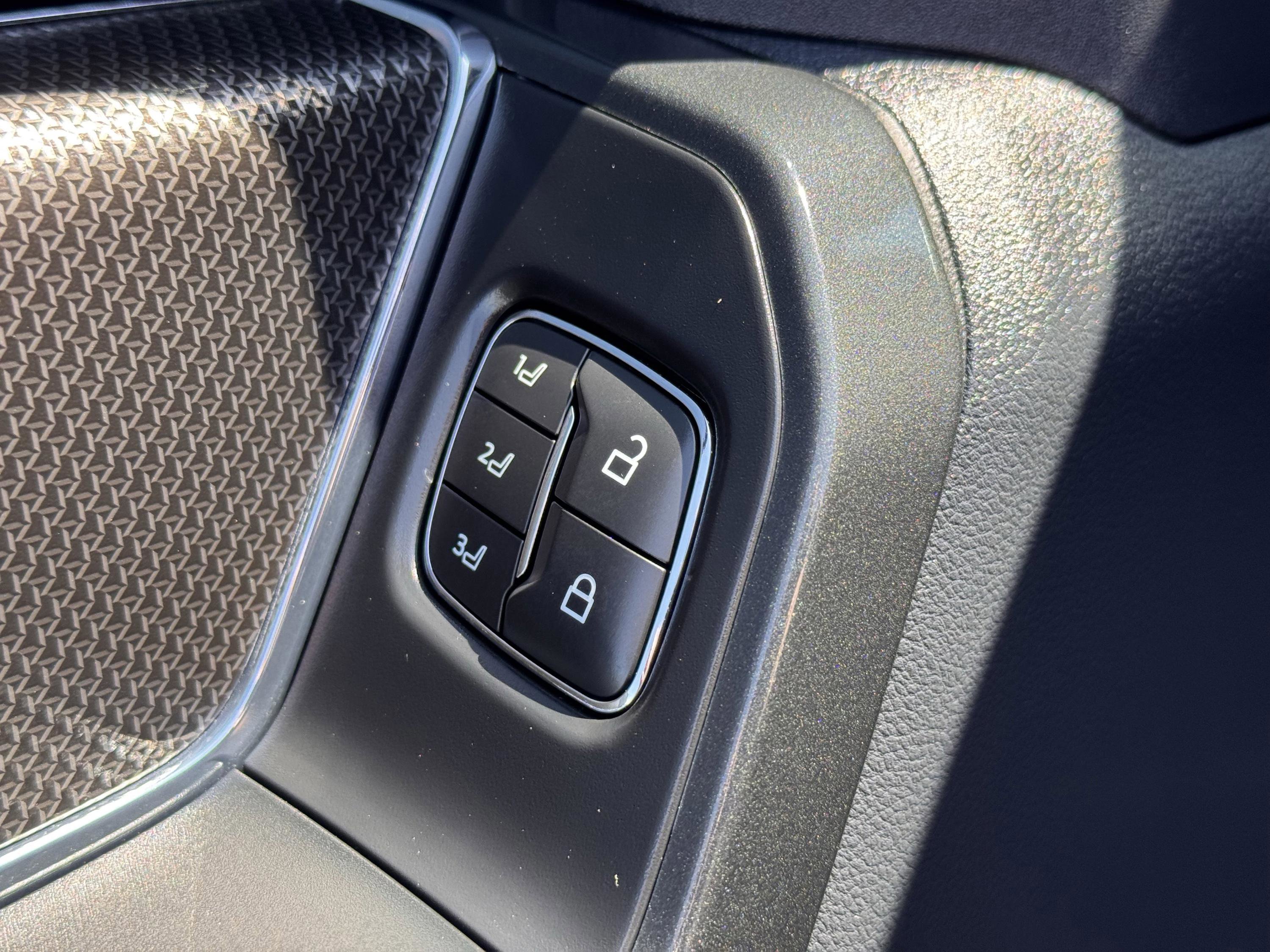 Used 2025 Ford F150 Raptor AWD/4WD image 9