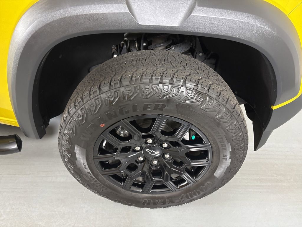 Used 2023 Chevrolet Colorado Trail Boss w/ Technology Package image 11