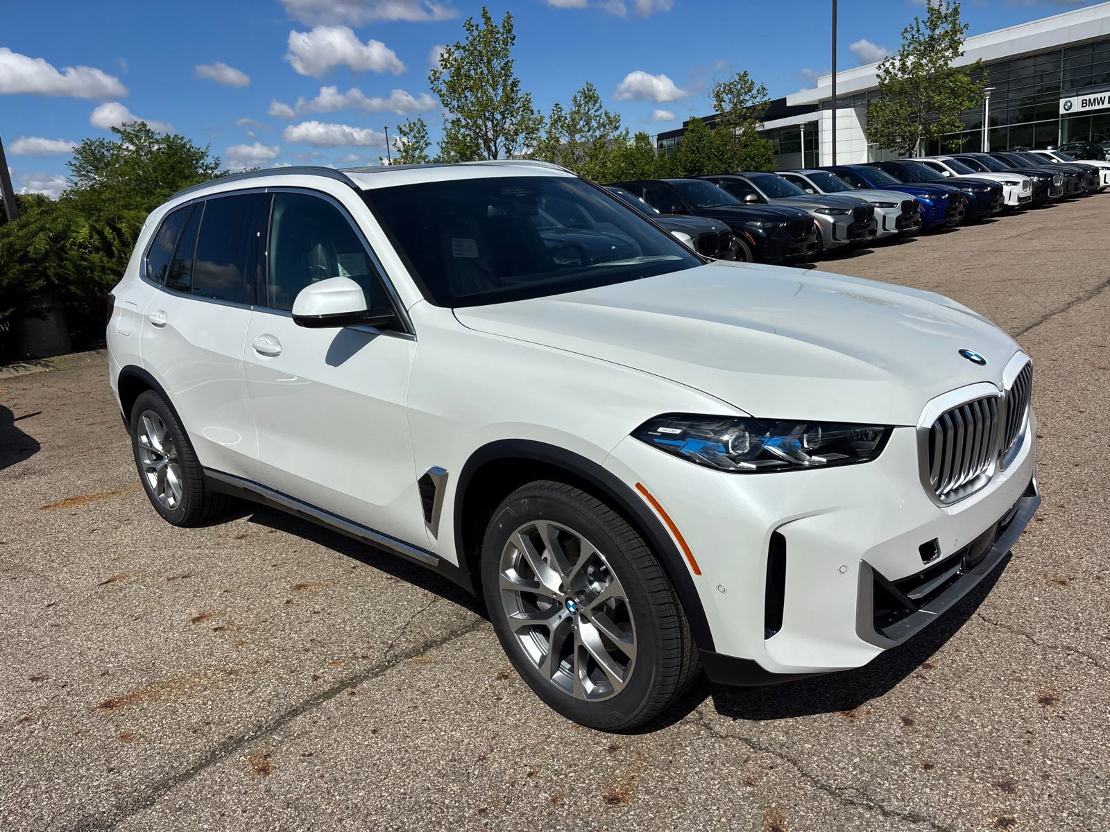 New 2026 BMW X5 xDrive40i AWD/4WD image 3