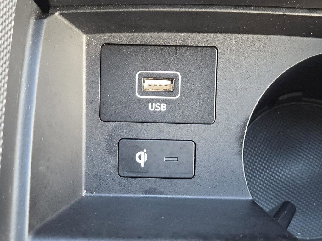 Used 2022 Hyundai Santa Fe Limited w/ Cargo Package image 9