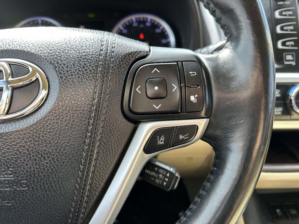 Used 2018 Toyota Highlander Limited Platinum image 14