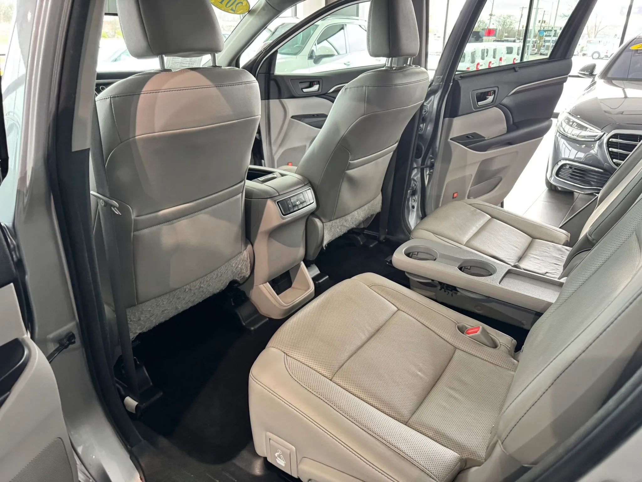 Used 2016 Toyota Highlander Limited AWD/4WD image 19