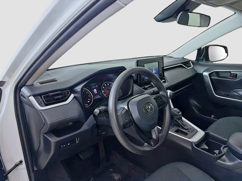 Used 2020 Toyota RAV4 LE image 15