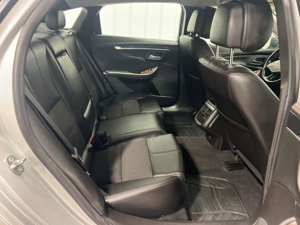 Used 2014 Chevrolet Impala LT w/ Convenience Package image 10