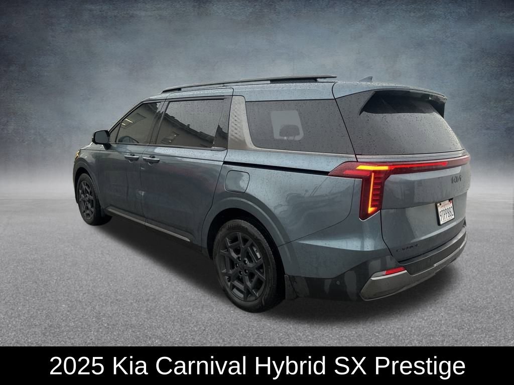 Used 2025 Kia Carnival SX Prestige image 3