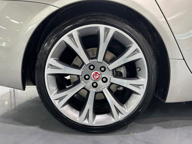 Used 2017 Jaguar XJ L Portfolio RWD image 8