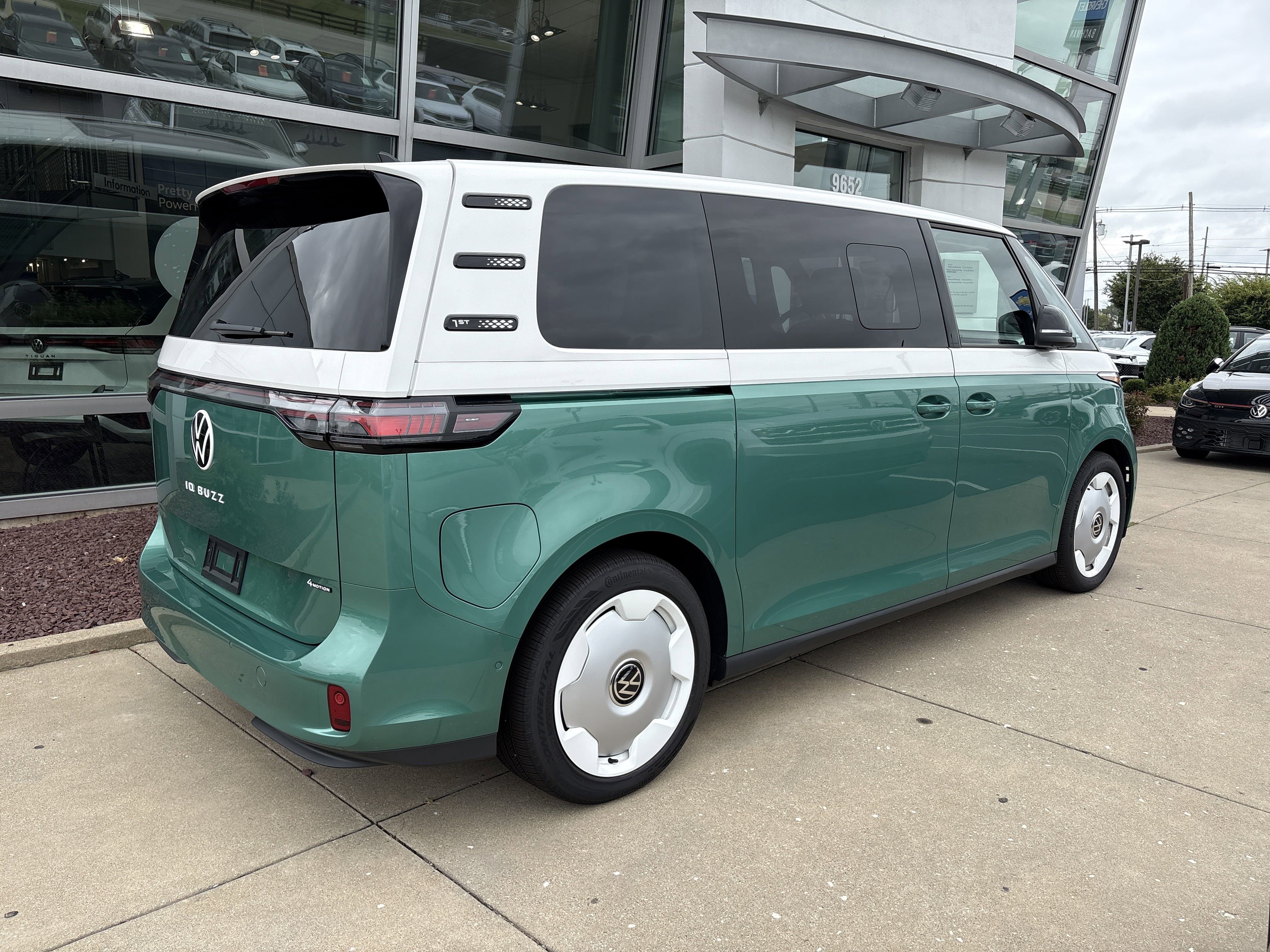 New 2025 Volkswagen ID. Buzz 1st Edition image 7