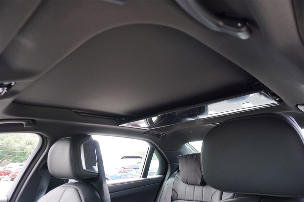 New 2025 BMW 740i w/ Executive Package image 7