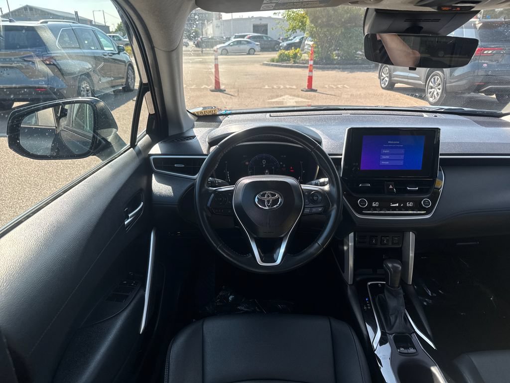Used 2025 Toyota Corolla Cross XLE FWD image 12