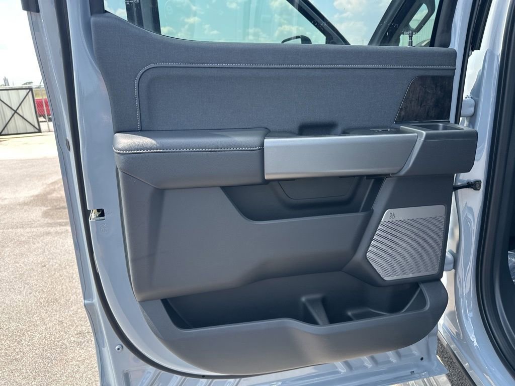 New 2026 Ford F250 Lariat w/ Black Appearance Package image 36