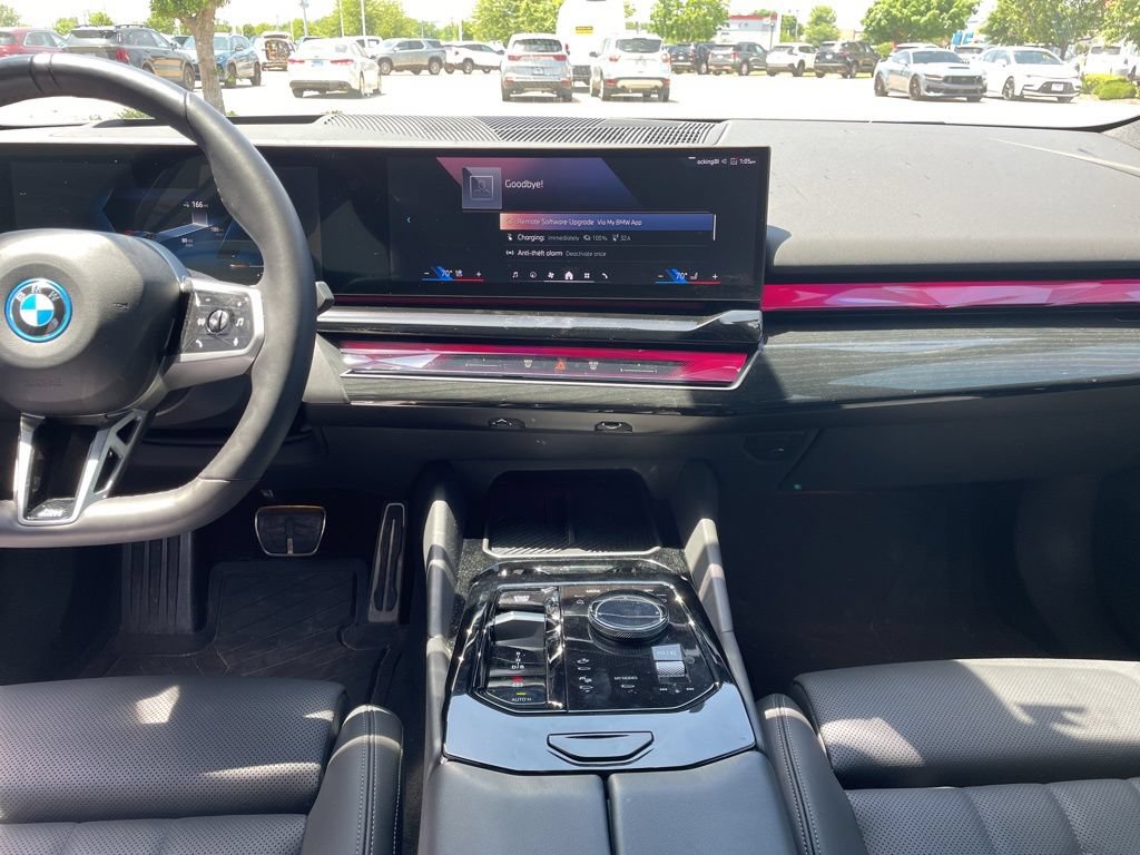 Used 2025 BMW i5 xDrive40 w/ M Sport Package AWD/4WD image 12