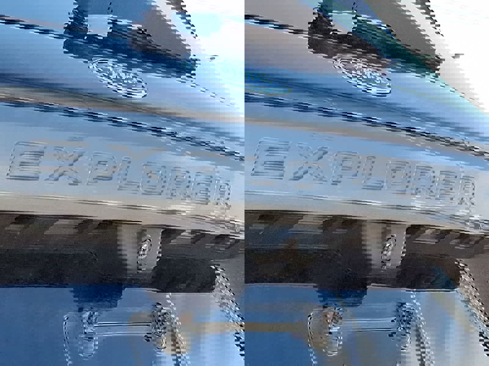 Used 2022 Ford Explorer XLT w/ Equipment Group 202A AWD/4WD image 38