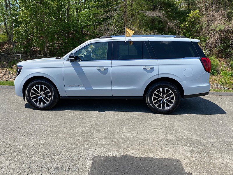 Certified 2025 Ford Expedition Platinum AWD/4WD image 4