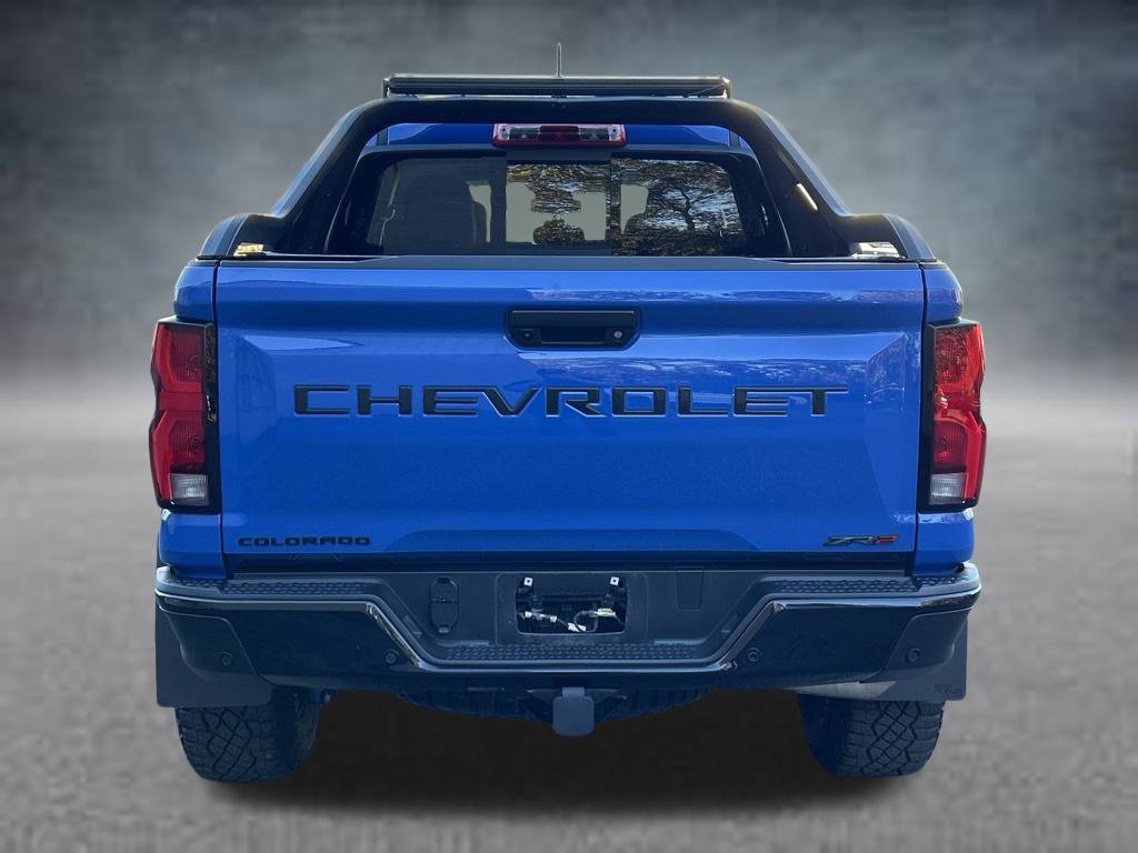 Used 2025 Chevrolet Colorado ZR2 w/ Midnight Edition AWD/4WD image 4