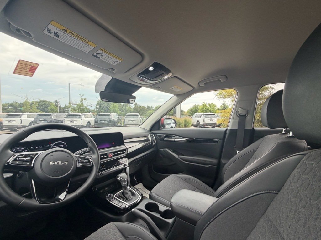 Used 2024 Kia Seltos S AWD/4WD image 8