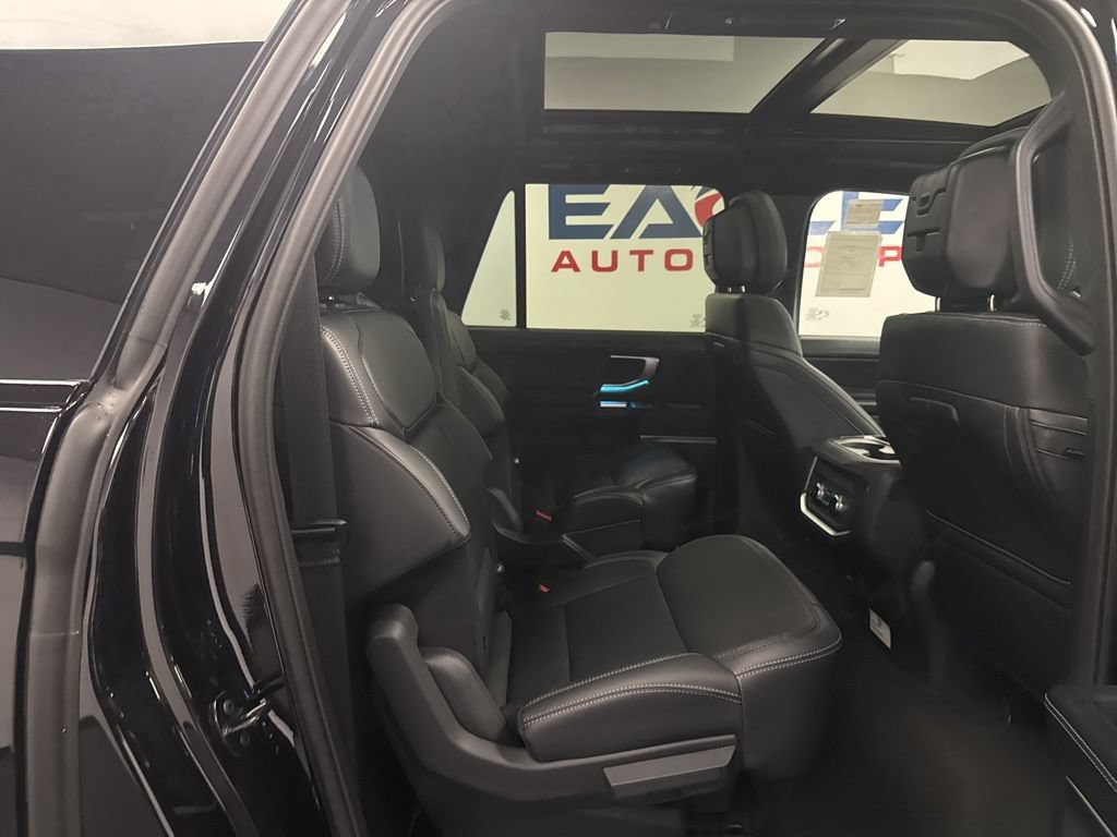 New 2026 Ford Expedition Max Platinum w/ Stealth Performance Package AWD/4WD image 47