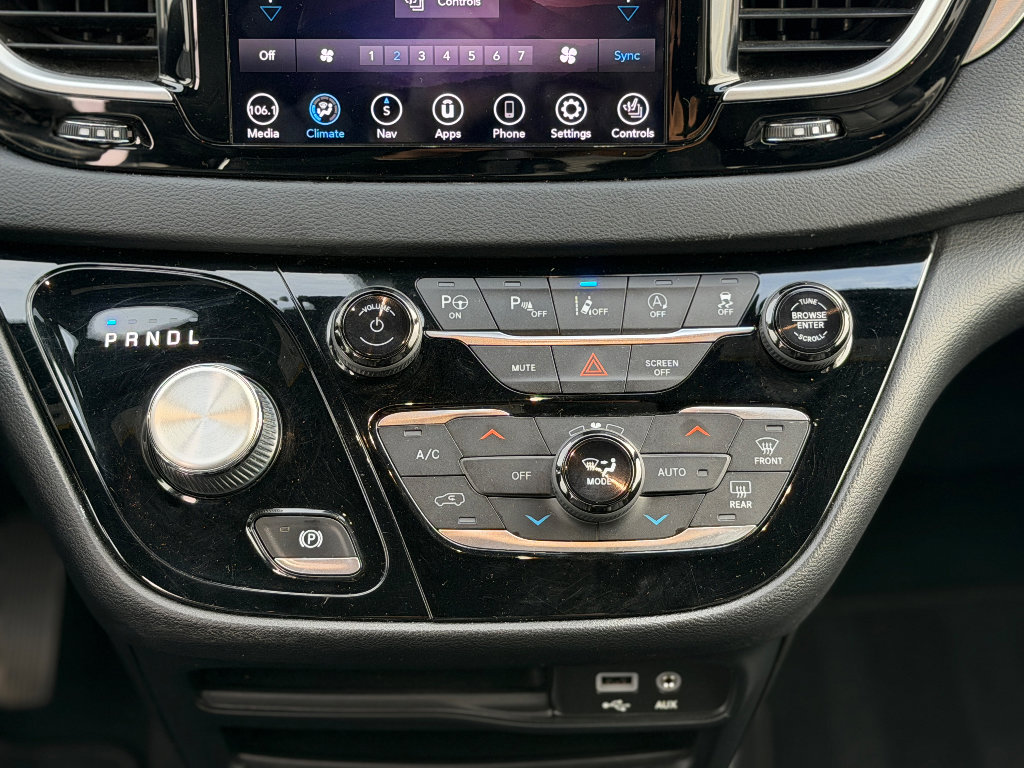 Used 2020 Chrysler Pacifica Touring-L w/ Advanced Safetytec Group image 12