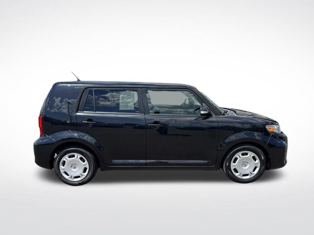 Used 2014 Scion xB FWD image 8