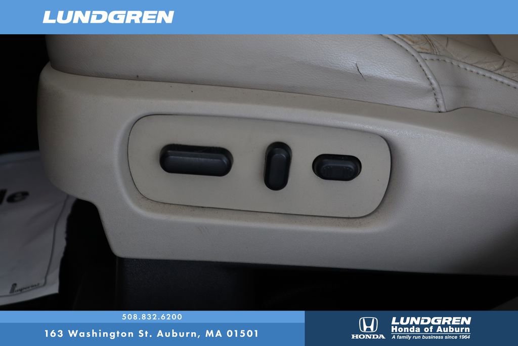 Used 2014 Ford Explorer XLT w/ Equipment Group 202A AWD/4WD image 12