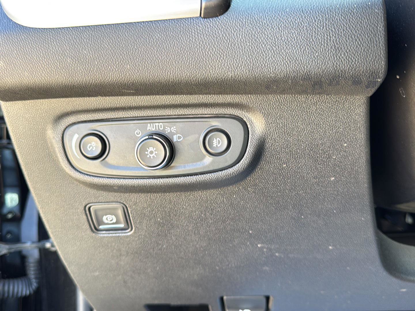 Used 2024 GMC Terrain SLT image 15