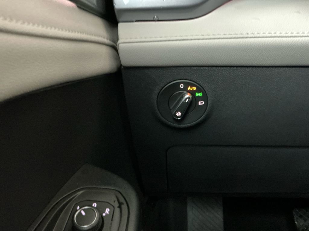 New 2025 Volkswagen Taos SEL image 22