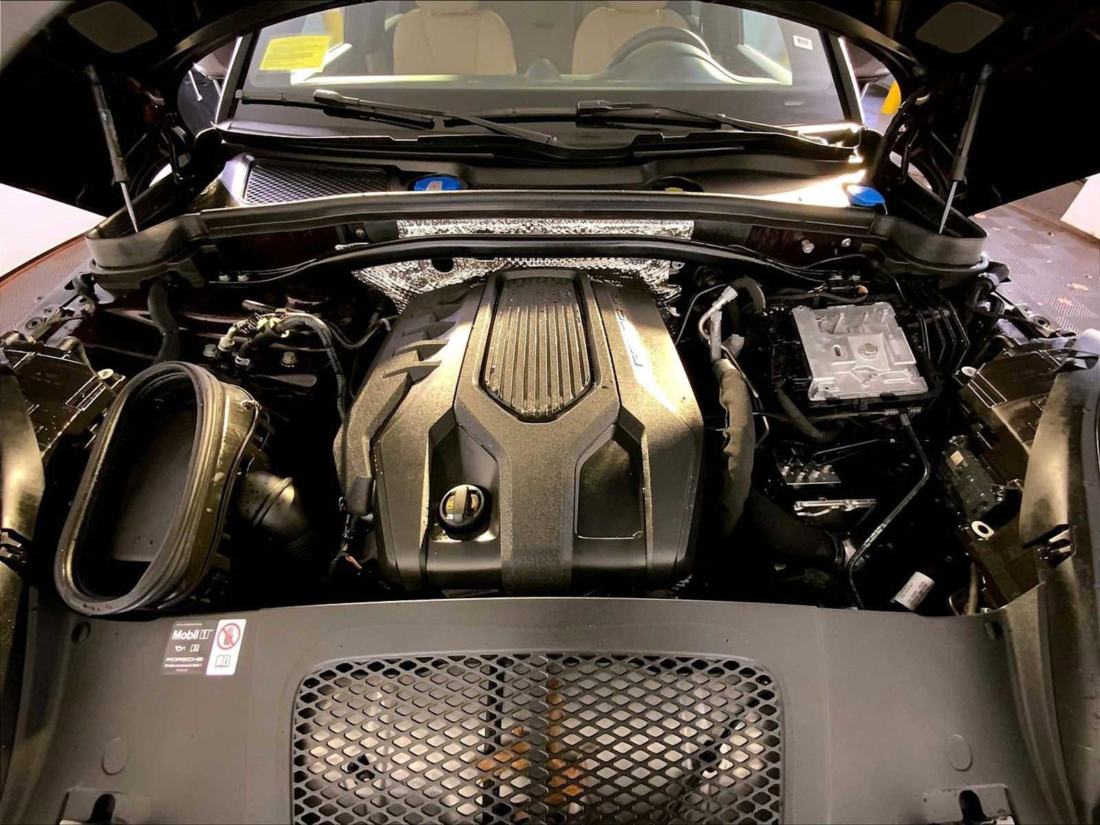 Certified 2025 Porsche Macan image 32