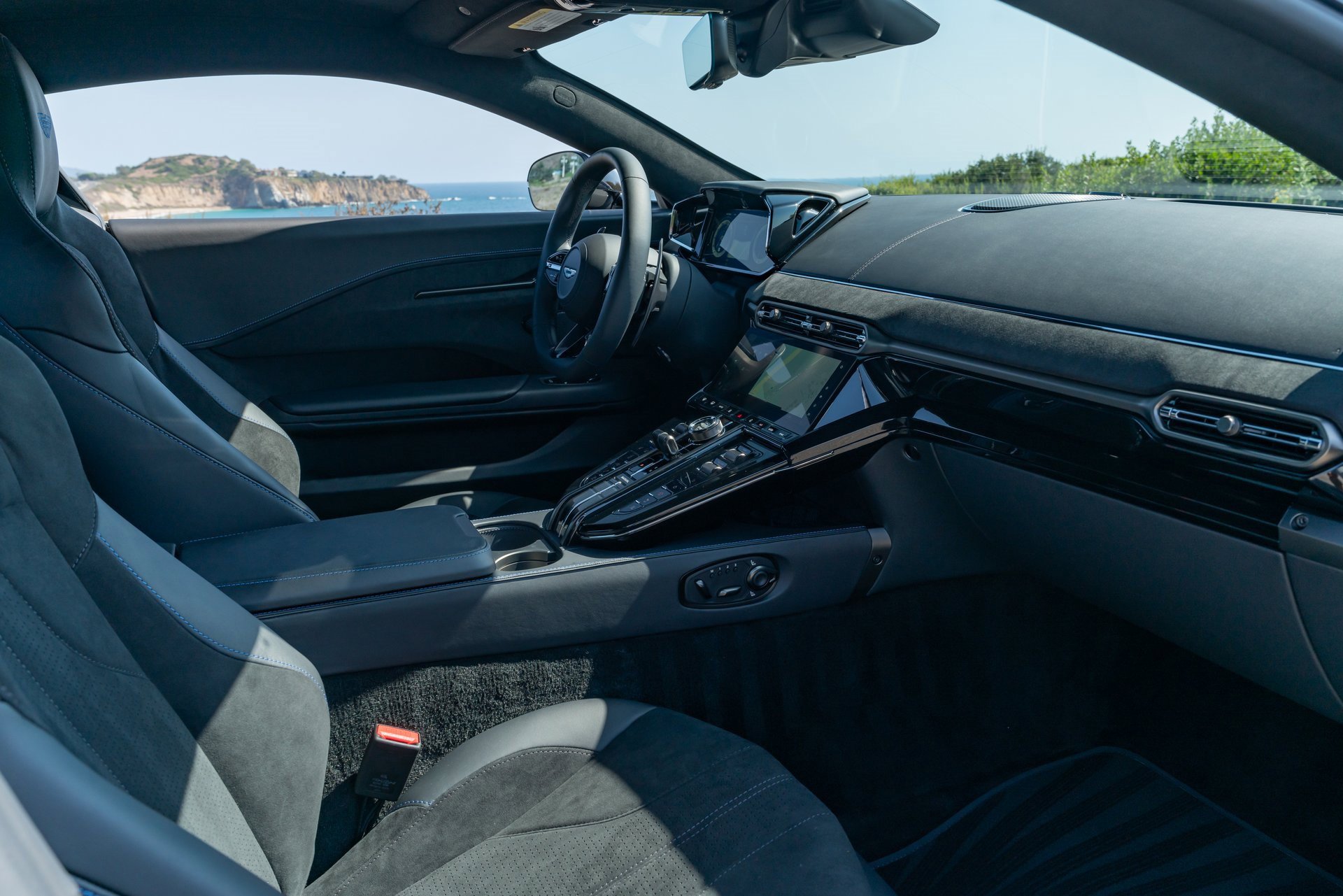 Used 2025 Aston Martin V8 Vantage Coupe image 15