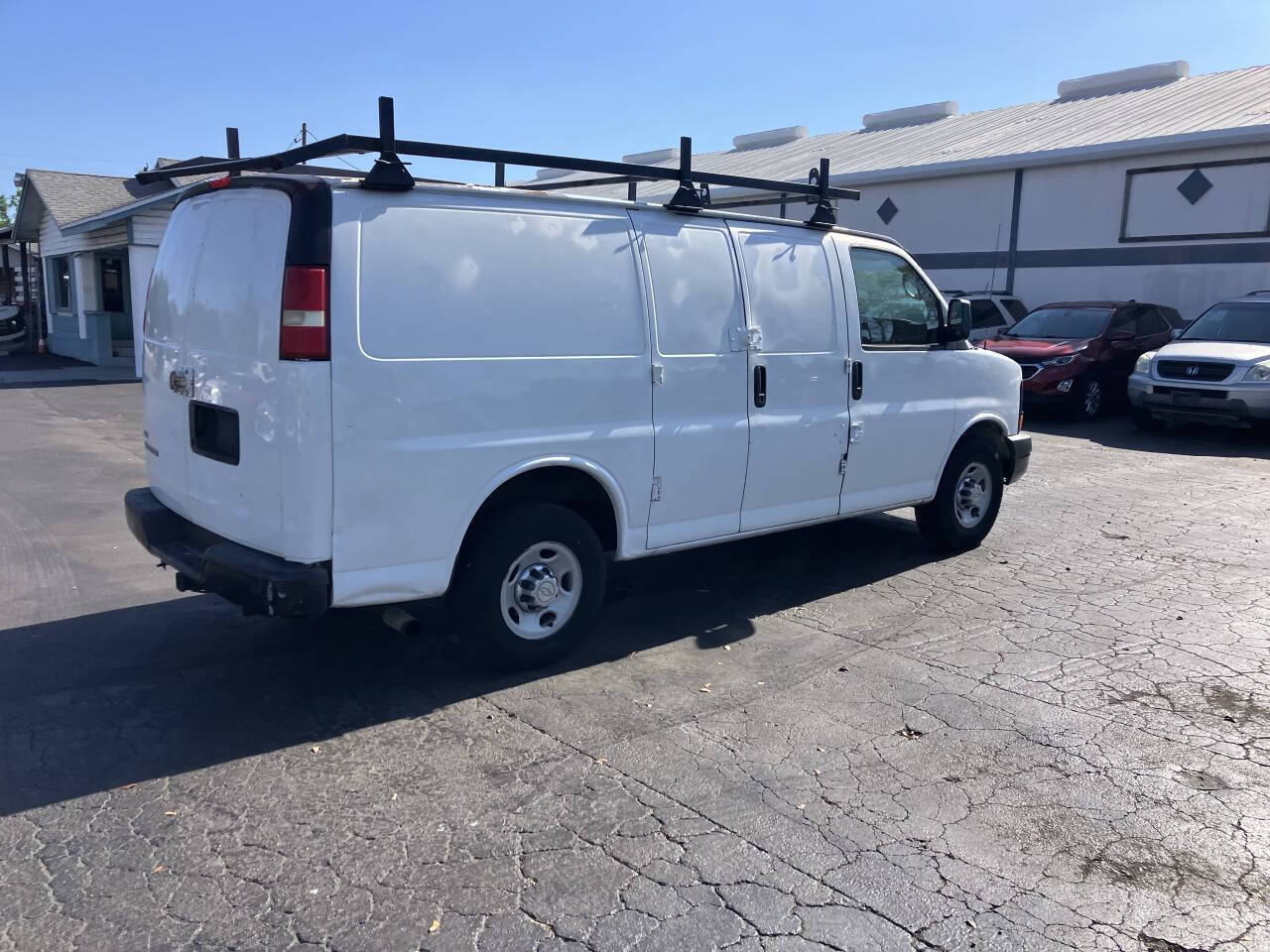 Used 2010 Chevrolet Express 2500 RWD image 17