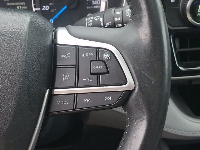 Used 2024 Toyota Highlander XLE AWD/4WD image 26