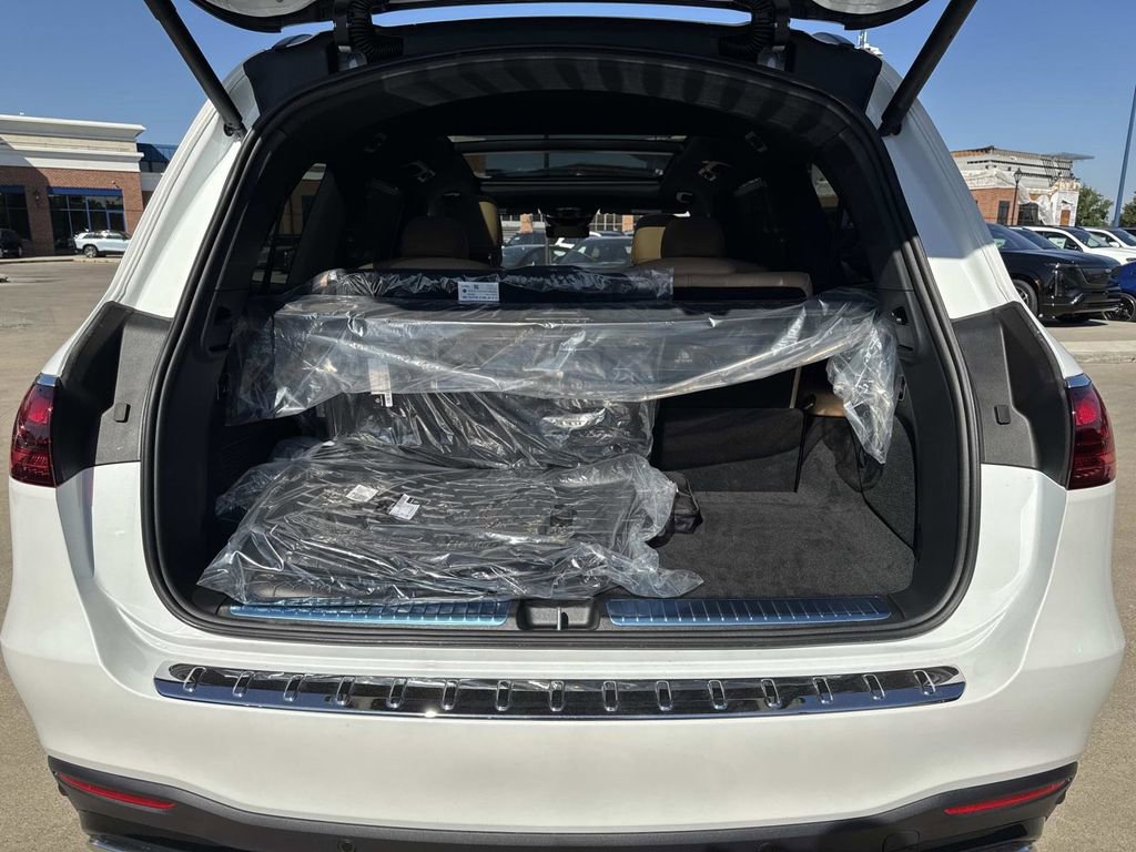 New 2026 Mercedes-Benz GLS 580 4MATIC image 6