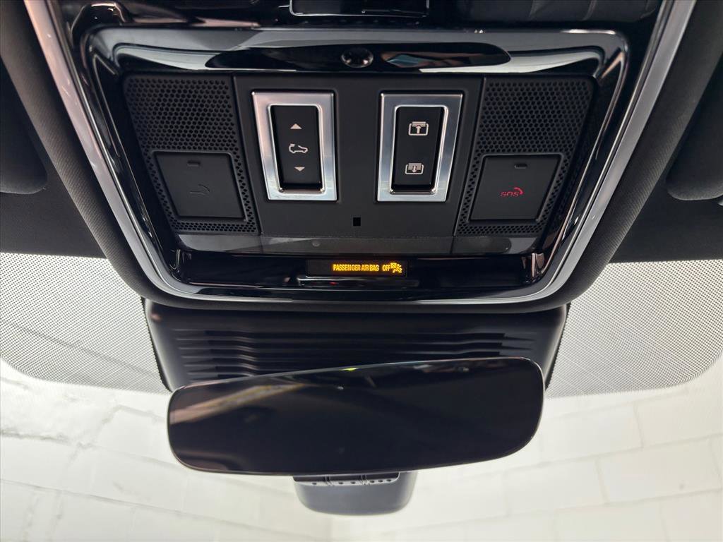 Used 2023 Land Rover Range Rover Velar R-Dynamic S image 12