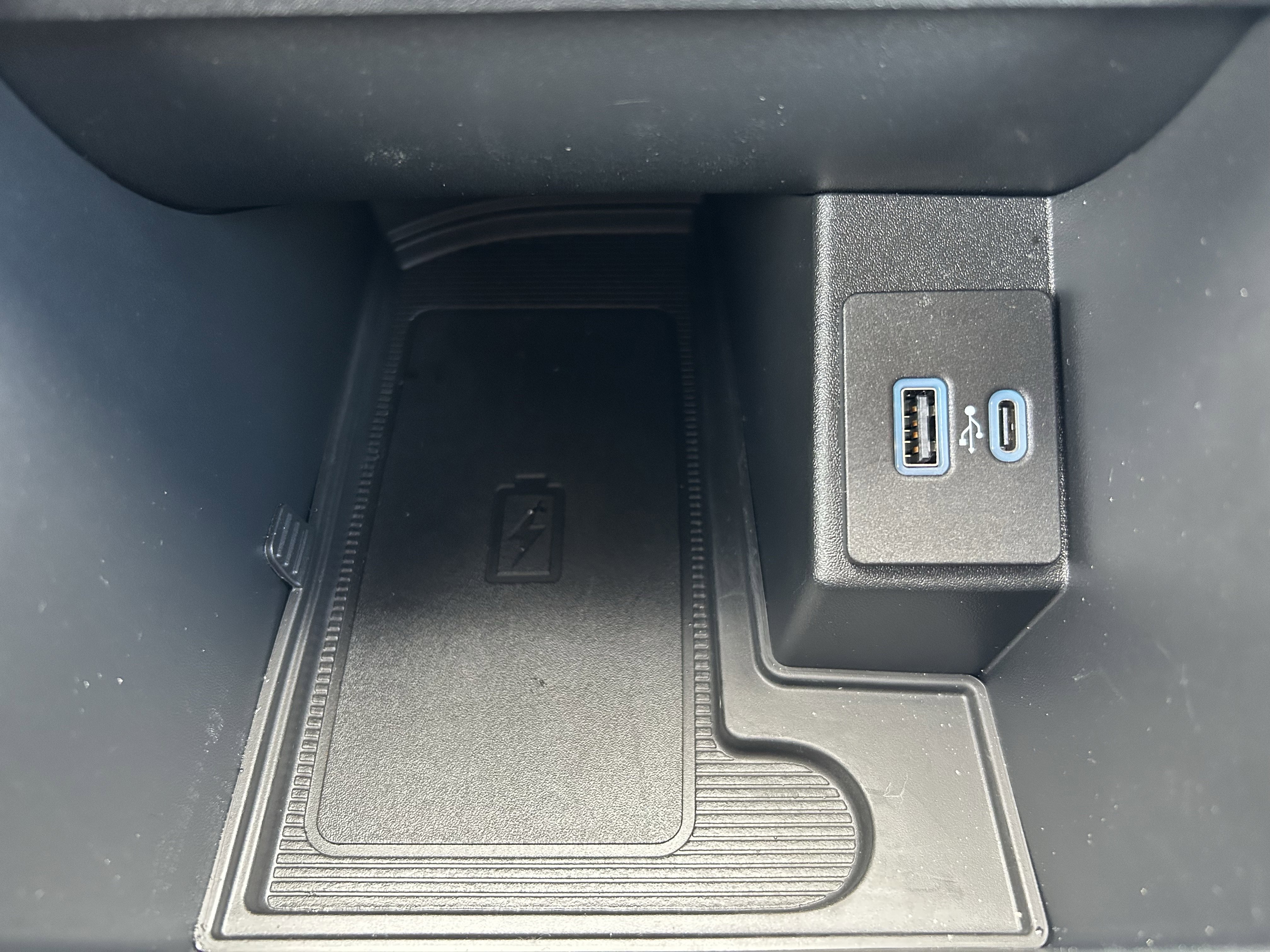 Used 2024 Ford Edge Titanium image 33