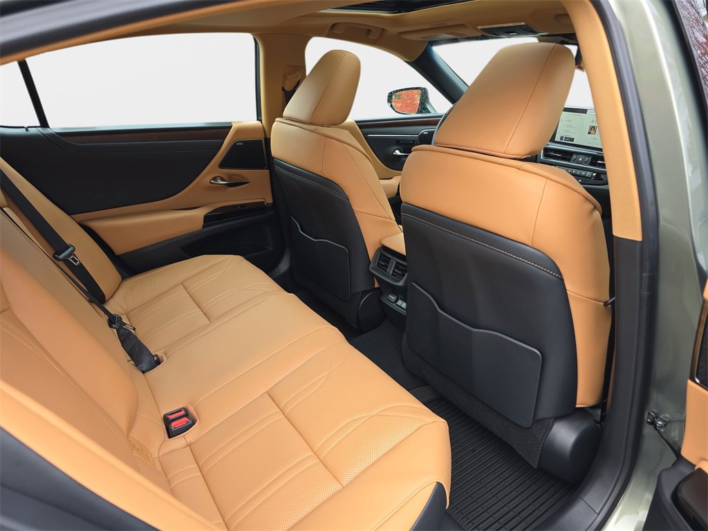 New 2025 Lexus ES 300h w/ Luxury Package image 11