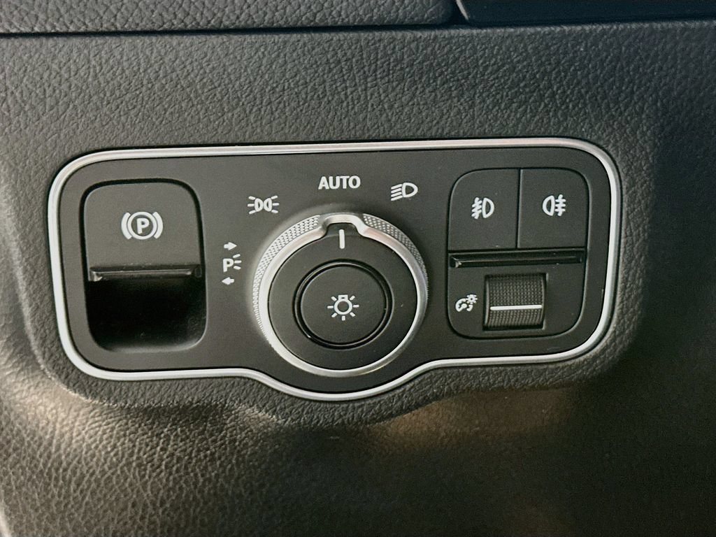Certified 2024 Mercedes-Benz GLA 250 4MATIC image 11