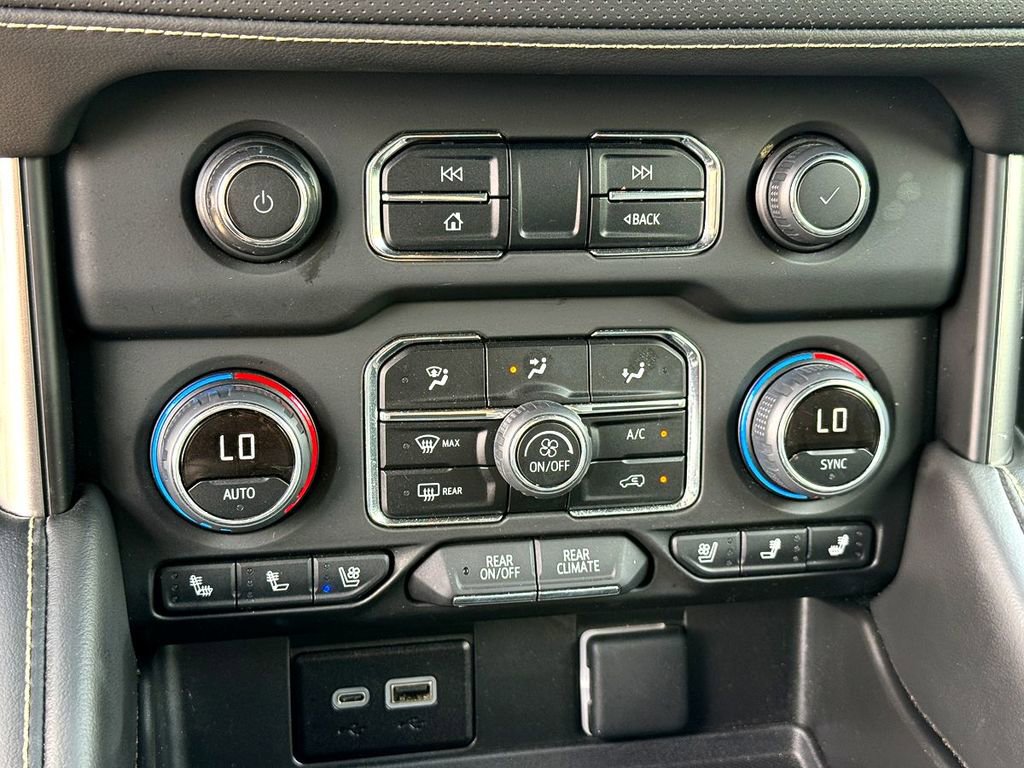 Used 2024 Chevrolet Suburban Premier image 22