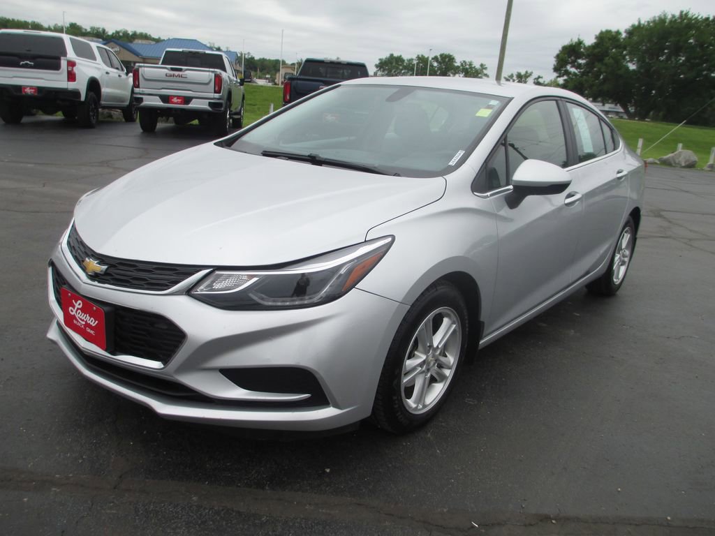 Used 2018 Chevrolet Cruze LT w/ Convenience Package FWD image 10