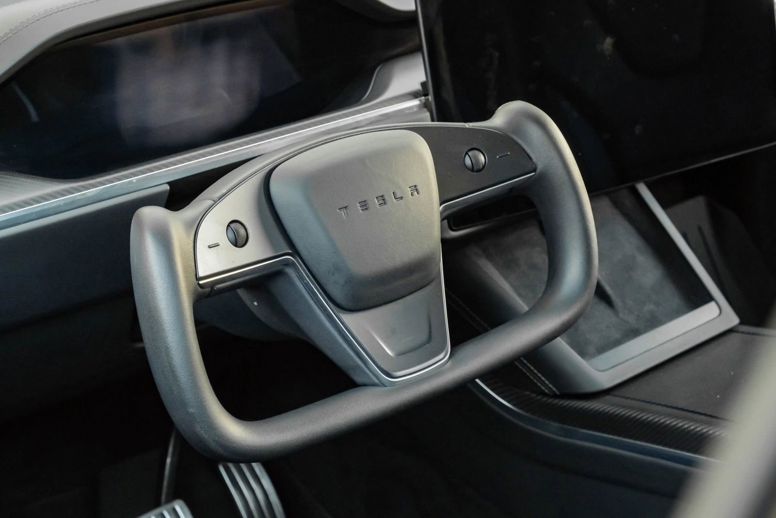 Used 2023 Tesla Model X Plaid image 21