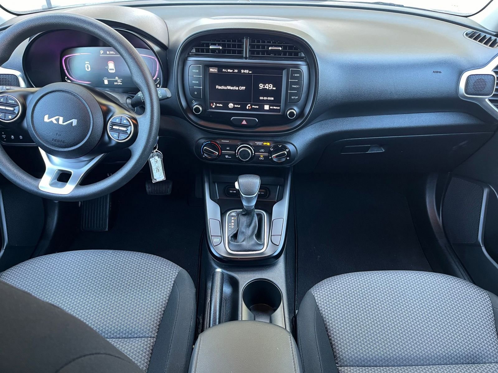 Used 2025 Kia Soul LX w/ LX Technology Package FWD image 30