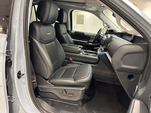 New 2027 Ford Expedition Platinum w/ Driver's Package AWD/4WD image 9