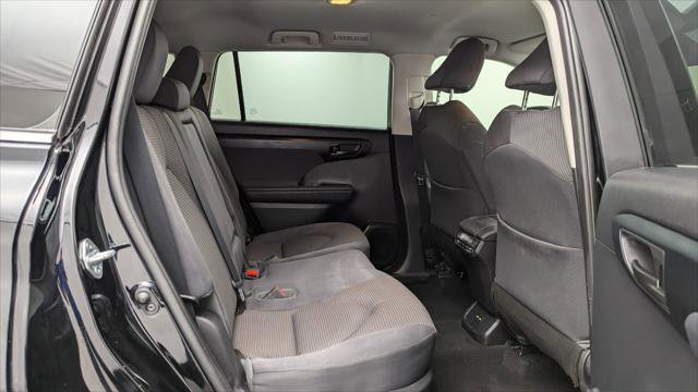Used 2021 Toyota Highlander L image 18