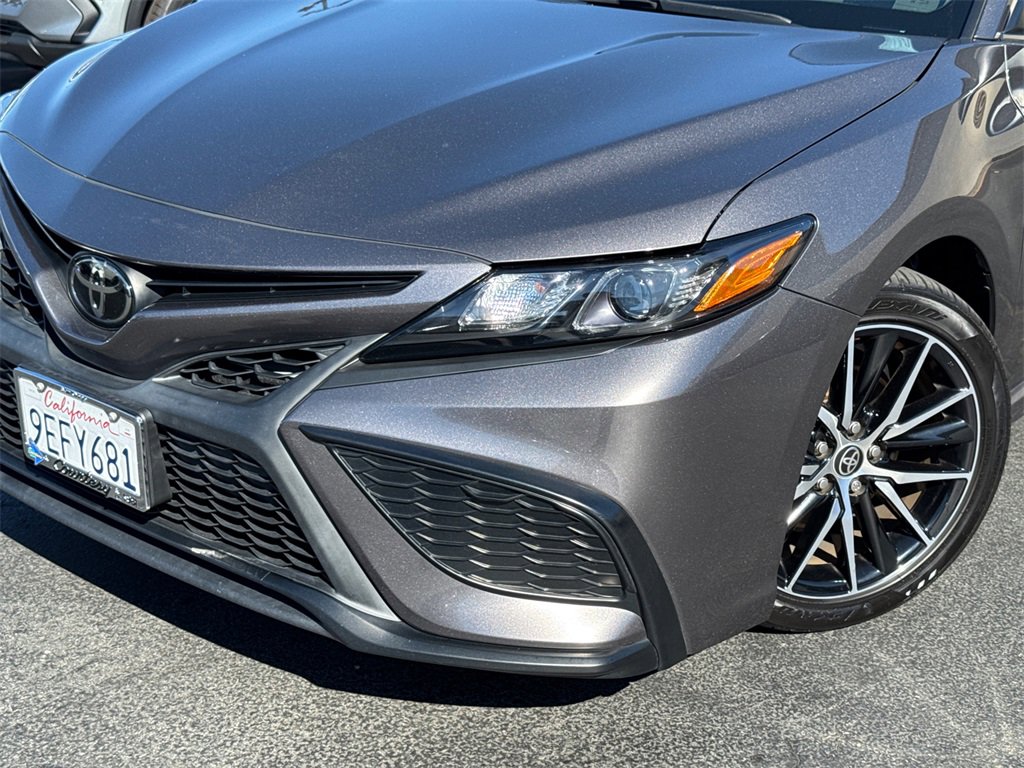 Used 2023 Toyota Camry SE image 3