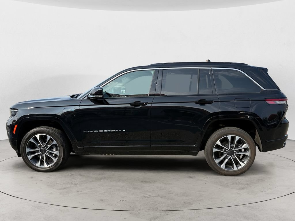 Used 2024 Jeep Grand Cherokee Overland w/ Luxury Tech Group IV AWD/4WD image 6