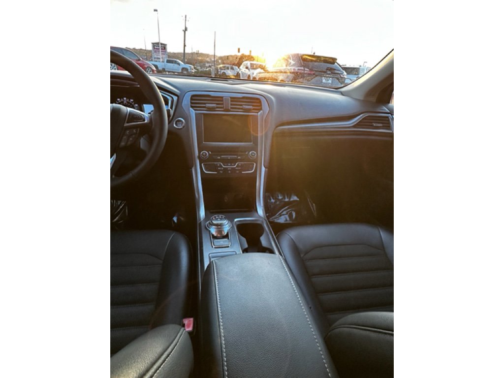 Used 2017 Ford Fusion SE w/ Equipment Group 201A image 11