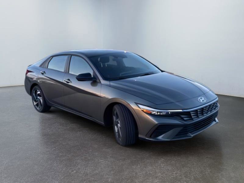 New 2025 Hyundai Elantra Sport image 3