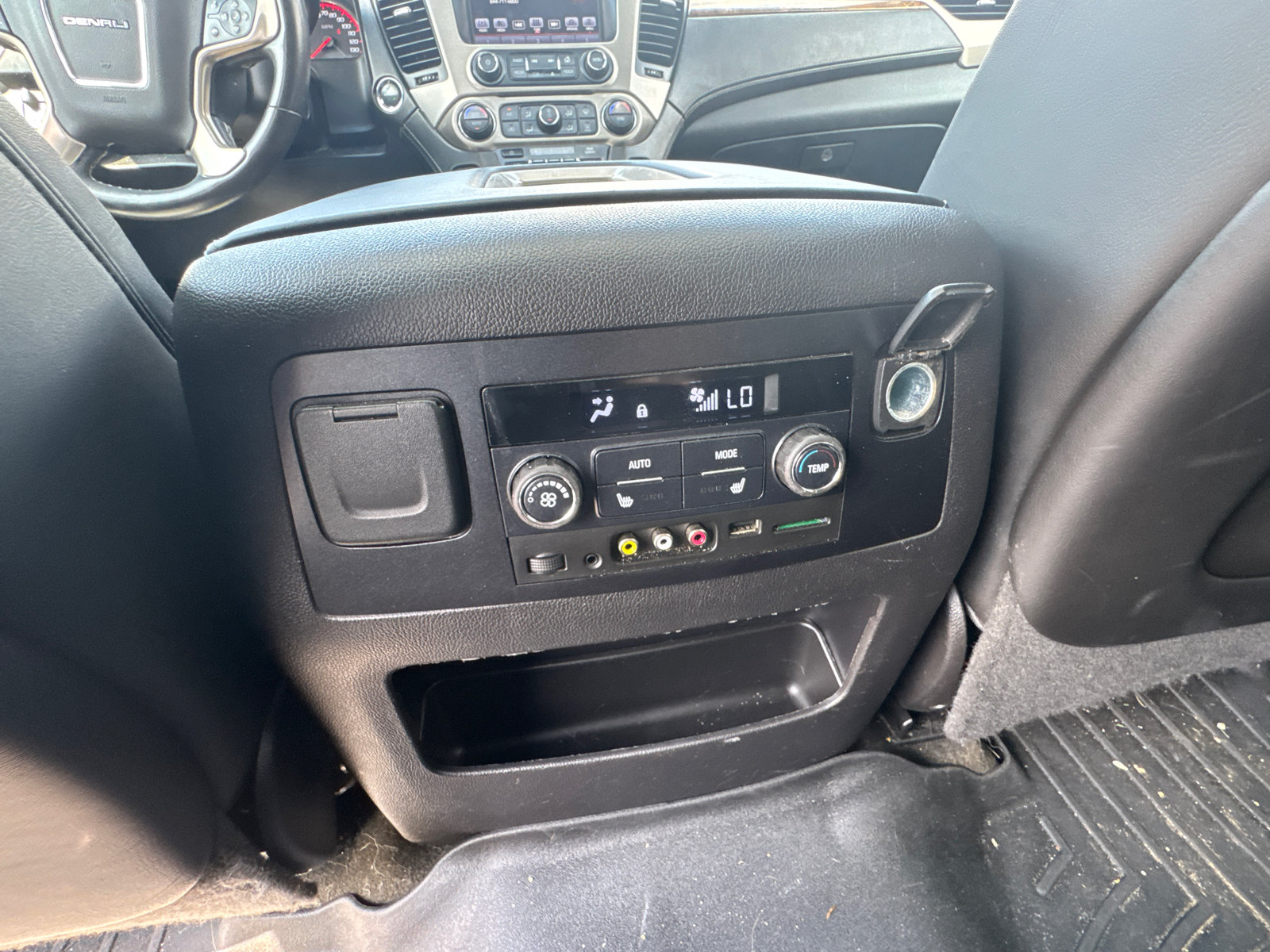 Used 2016 GMC Yukon XL Denali w/ Open Road Package AWD/4WD image 26