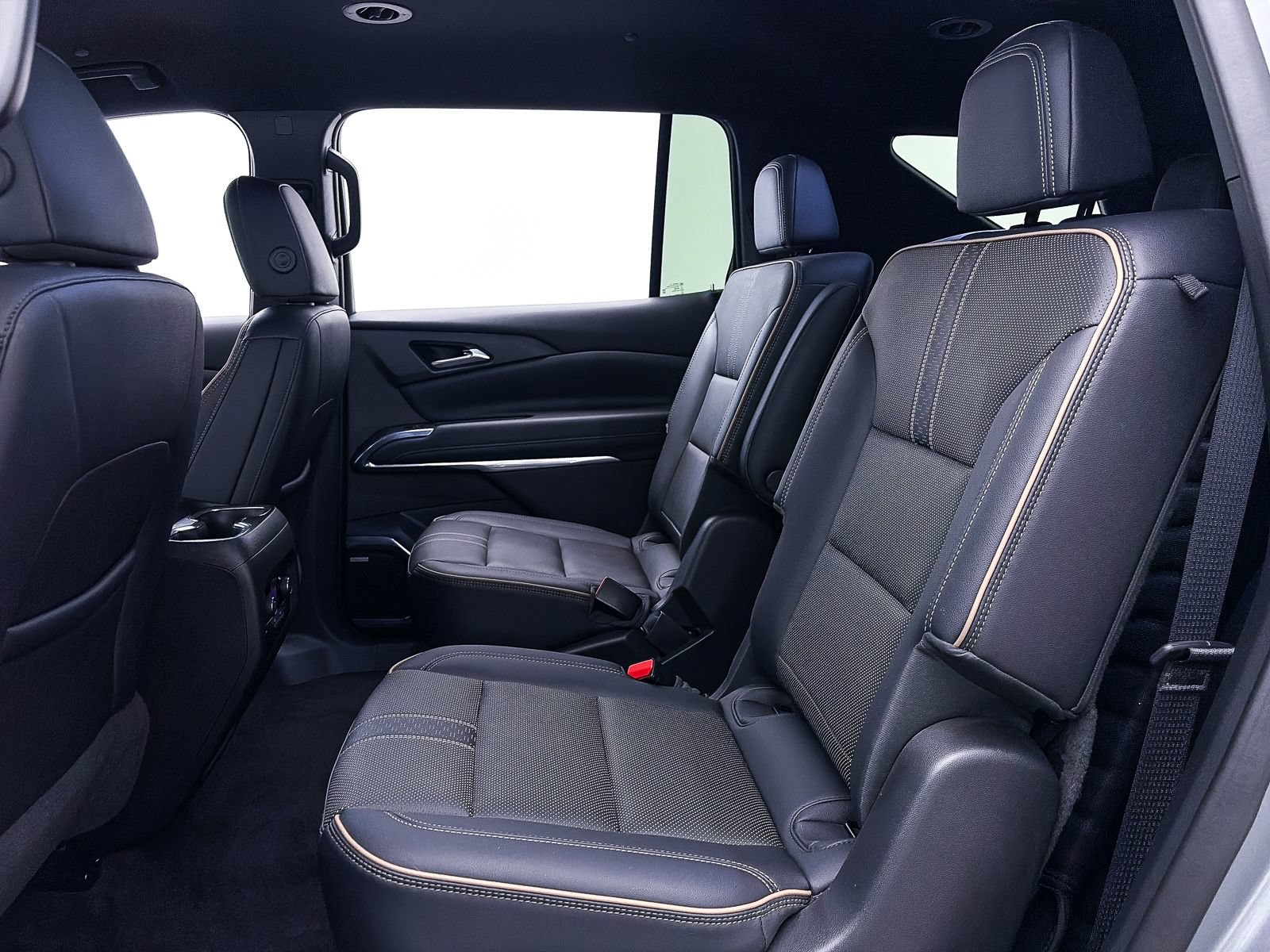 Used 2025 Chevrolet Traverse High Country FWD image 40